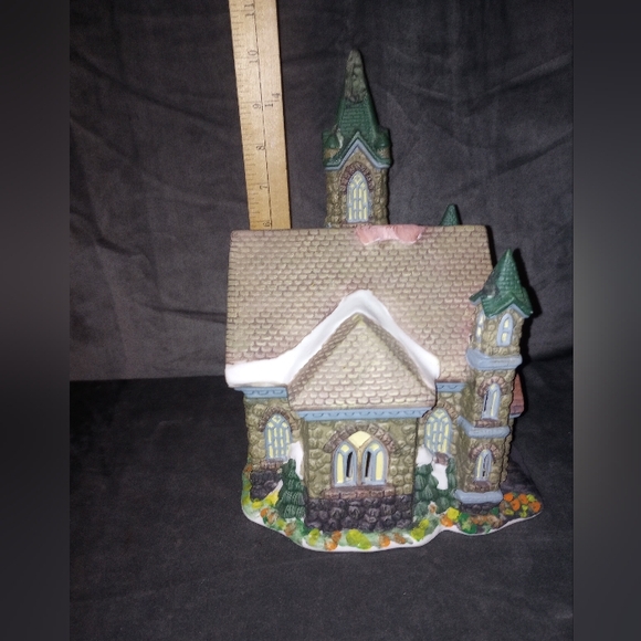 Vintage 2000 Santa's Workshop Collection Stoneybrook Church Christmas Village - Picture 8 of 13
